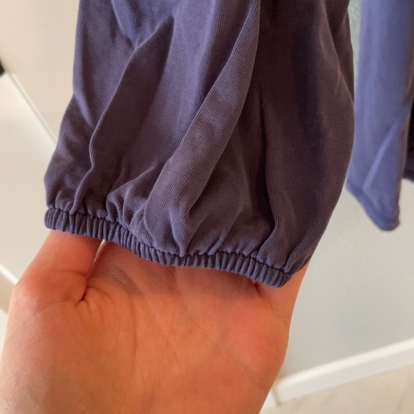 SUPER CUTE BLOUSE! - Picture 3 of 3